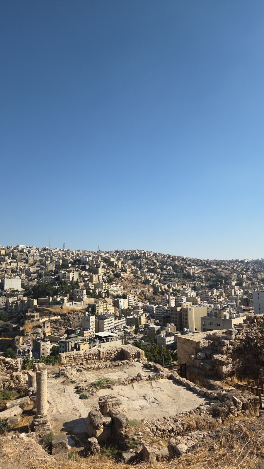 إطلالة عمان من القلعة